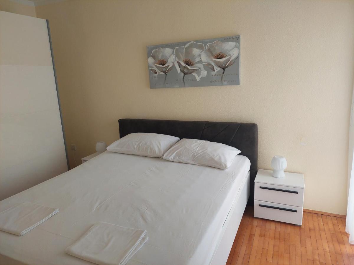 Apartments Gojka Miocevic Biograd Na Moru Exterior foto